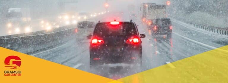 Guidare sotto la pioggia: 5 consigli utili